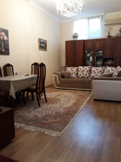 Bakı şəhəri, Nəsimi rayonunda, 3 otaqlı ev / villa kirayə verilir (Elan: 234651)