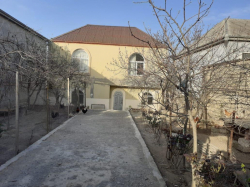 Bakı şəhəri, Binəqədi rayonu, 7-ci mikrorayon qəsəbəsində, 4 otaqlı ev / villa satılır (Elan: 262268)