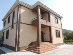 Qax şəhərində, 7 otaqlı ev / villa satılır (Elan: 243801)