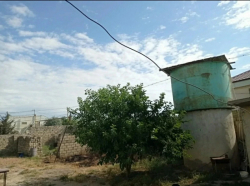 Bakı şəhəri, Suraxanı rayonu, Dədə Qorqud qəsəbəsində, 4 otaqlı köhnə tikili satılır (Elan: 262578)