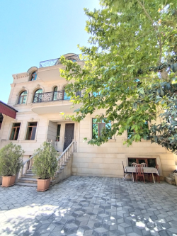 Bakı şəhəri, Binəqədi rayonu, 6-cı mikrorayon qəsəbəsində, 6 otaqlı ev / villa satılır (Elan: 334601)