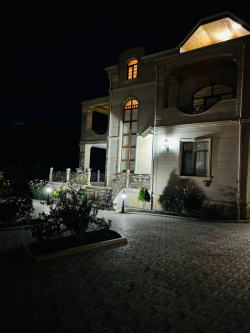Qax şəhərində, 6 otaqlı ev / villa satılır (Elan: 280781)