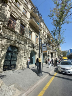 Bakı şəhəri, Səbail rayonunda, 3 otaqlı ofis kirayə verilir (Elan: 242826)