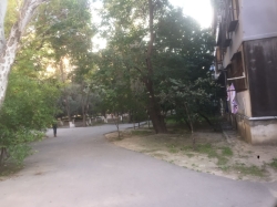 Bakı şəhəri, Binəqədi rayonu, 8-ci mikrorayon qəsəbəsində, 2 otaqlı köhnə tikili satılır (Elan: 205239)