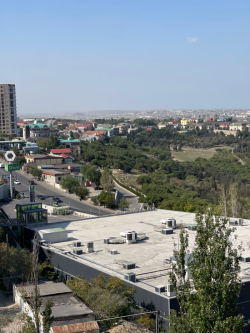 Bakı şəhəri, Nizami rayonu, 8-ci kilometr qəsəbəsində, 4 otaqlı köhnə tikili satılır (Elan: 315515)