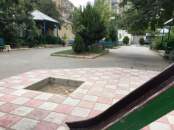Bakı şəhəri, Yasamal rayonunda, 4 otaqlı köhnə tikili satılır (Elan: 240862)