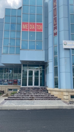 Bakı şəhəri, Nəsimi rayonu, 3-cü mikrorayon qəsəbəsində, 5 otaqlı ofis kirayə verilir (Elan: 201874)