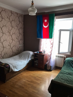 Bakı şəhəri, Binəqədi rayonu, 6-cı mikrorayon qəsəbəsində, 8 otaqlı ev / villa satılır (Elan: 240424)