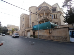 Bakı şəhəri, Nərimanov rayonunda, 8 otaqlı ev / villa satılır (Elan: 266190)