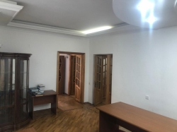 Bakı şəhəri, Nəsimi rayonunda, 4 otaqlı ofis kirayə verilir (Elan: 200235)
