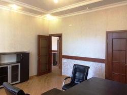 Bakı şəhəri, Nəsimi rayonunda, 3 otaqlı ofis kirayə verilir (Elan: 202102)