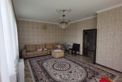 Qax şəhərində, 6 otaqlı ev / villa satılır (Elan: 243799)