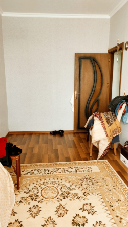 Bakı şəhəri, Binəqədi rayonu, 7-ci mikrorayon qəsəbəsində, 3 otaqlı köhnə tikili satılır (Elan: 325493)