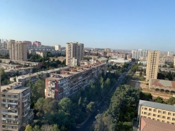 Bakı şəhəri, Binəqədi rayonu, 8-ci mikrorayon qəsəbəsində, 3 otaqlı yeni tikili satılır (Elan: 201527)