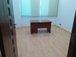 Bakı şəhəri, Nərimanov rayonunda, 4 otaqlı ofis kirayə verilir (Elan: 307354)