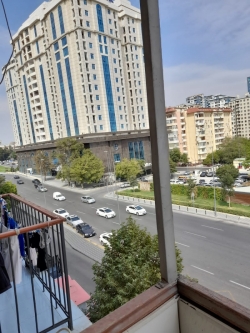 Bakı şəhəri, Yasamal rayonunda, 3 otaqlı köhnə tikili kirayə verilir (Elan: 201600)