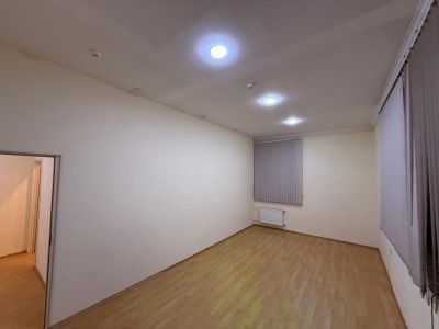 225 m² ofis