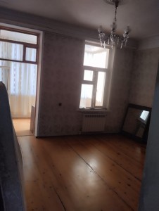 4 otaqlı köhnə tikili