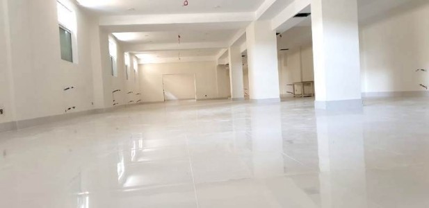 1000 m² obyekt