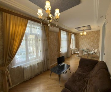 3 otaqlı köhnə tikili
