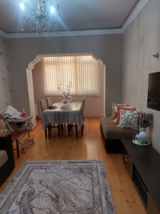 4 otaqlı köhnə tikili