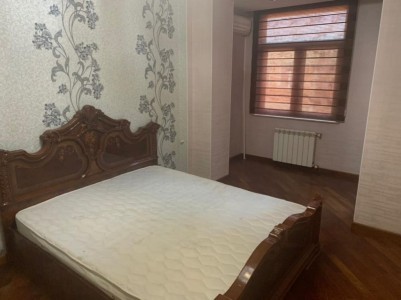 4 otaqlı köhnə tikili